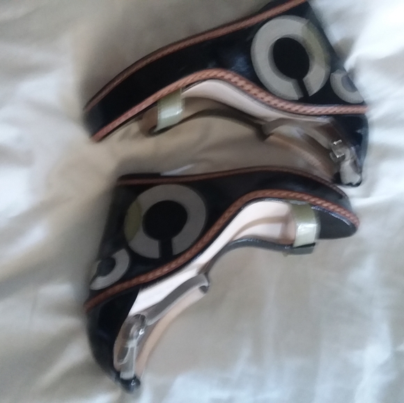 Women Sandals color black/olive size 7B - Picture 2 of 6